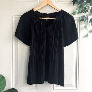 Cable & Gauge Women’s M Pleated Top